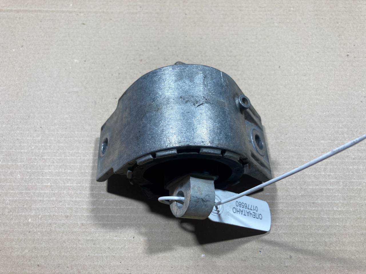 подушка крепления КПП Jaguar XJ 4 поколение 2015, 5.0 л., 508PN, бензин, АКПП, черный, седан, C2C27270, C2C14132, C2P8353, FW936068AA - фото №1