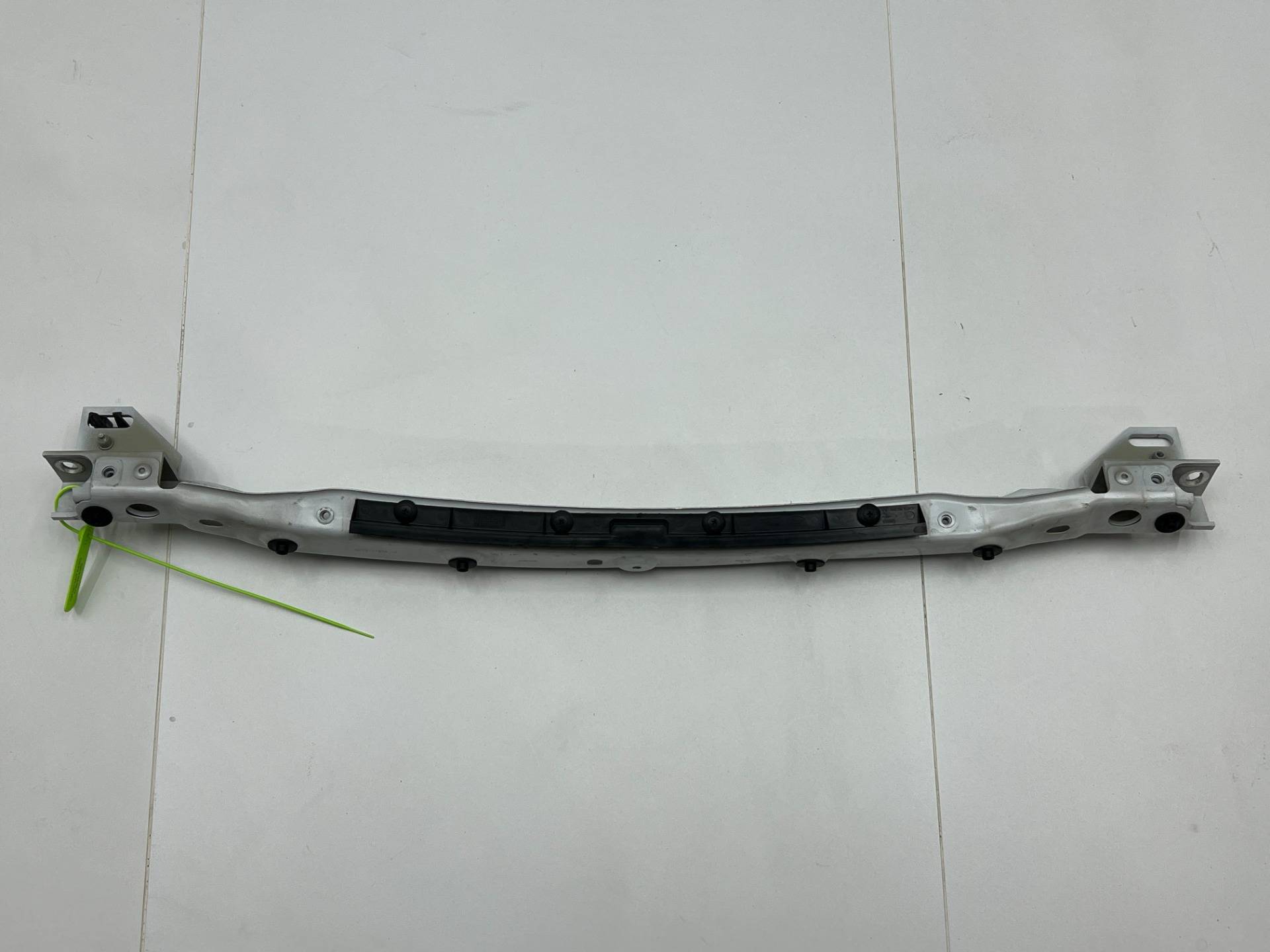 планка кассеты радиаторов Jaguar XE X760 2019 OEM GX7316C956AA, GX7317859AD, T4N3264