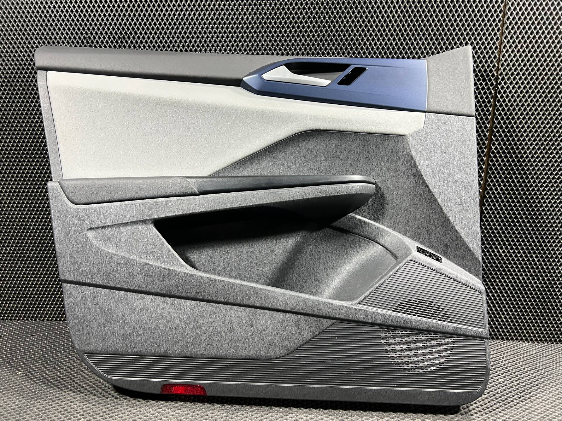 Обшивка двери (дверная карта) комплект Volkswagen Taos 1 поколение 2023 OEM 2GJ868079