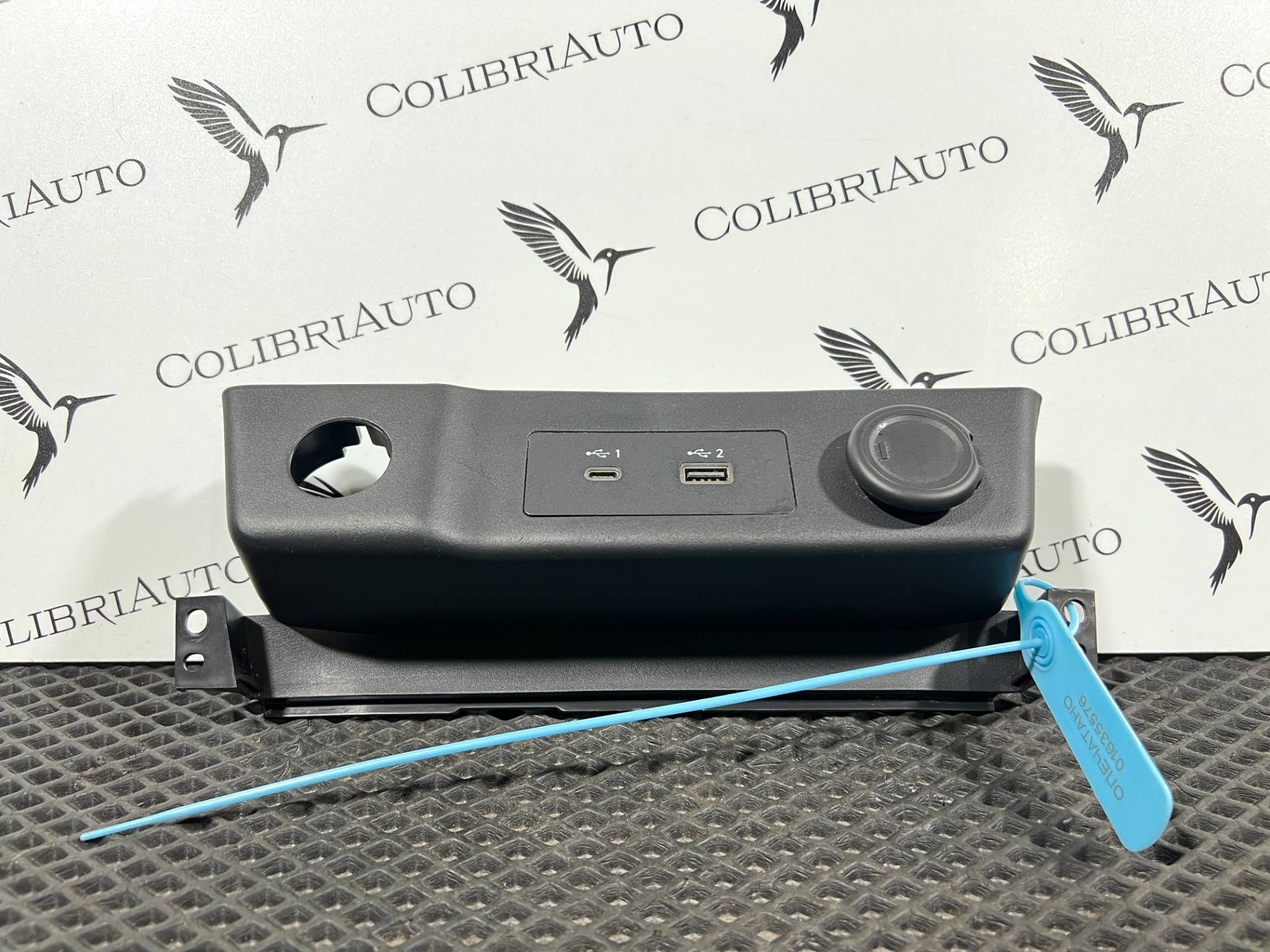 Разъем AUX / USB Nissan Rogue T33 2022 OEM 969126RR0A, 969ZF6RR0A, 284H36RA1A
