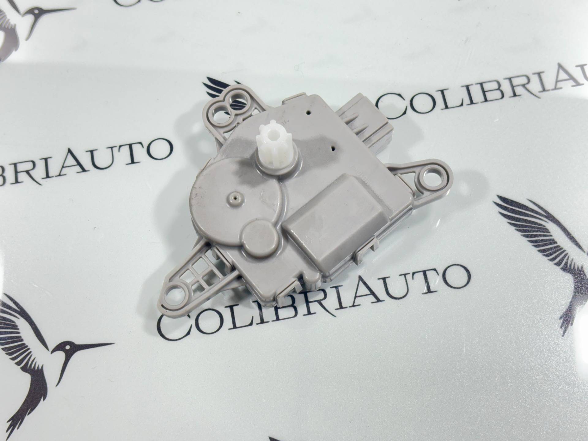 Моторчик заслонки печки Kia K5 3 2020 OEM EA1F1-DN8AB02
