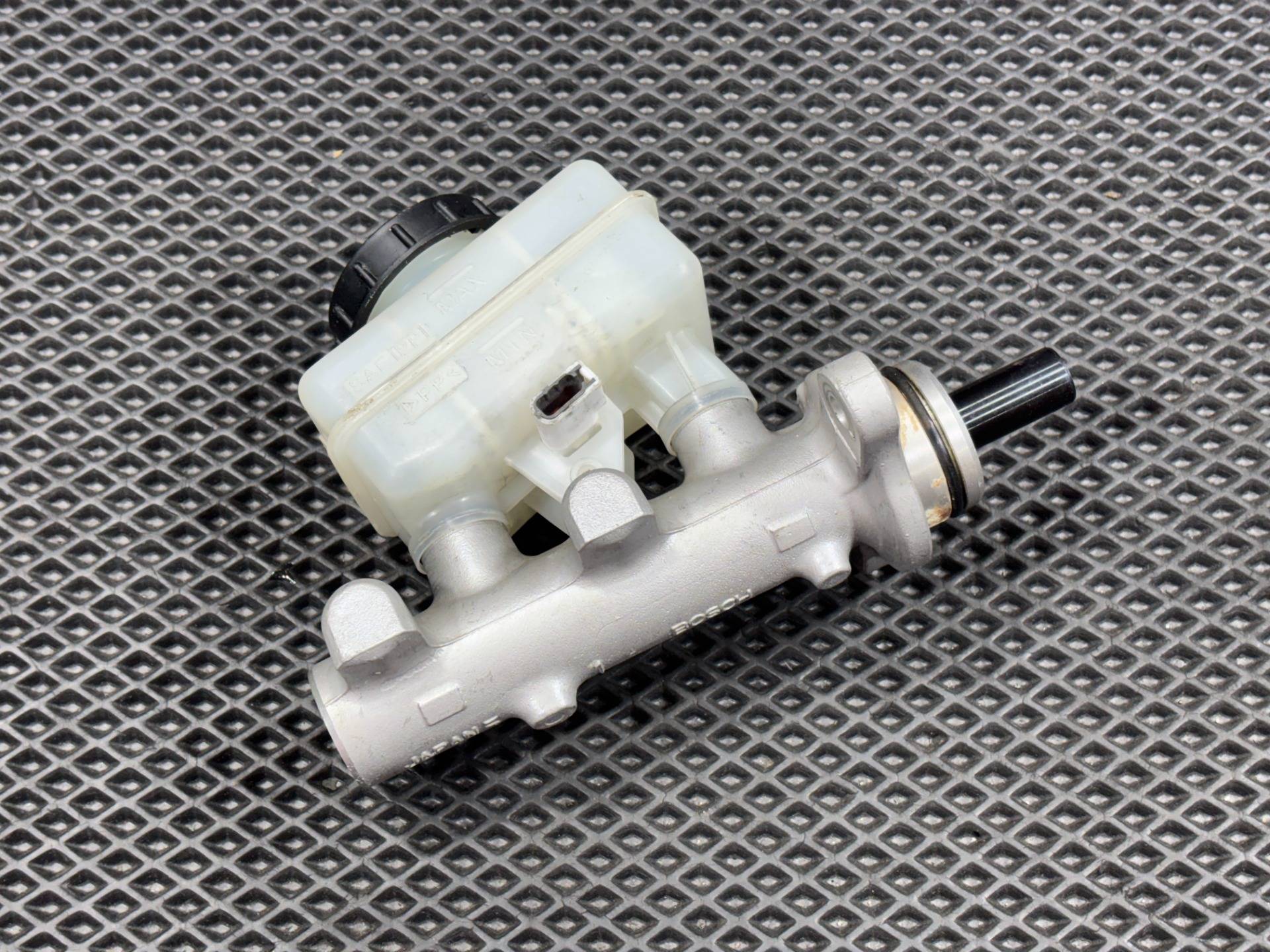 Цилиндр тормозной главный Infiniti G 3 2004 OEM 46010CD025, 46010CD027, 46010AM827