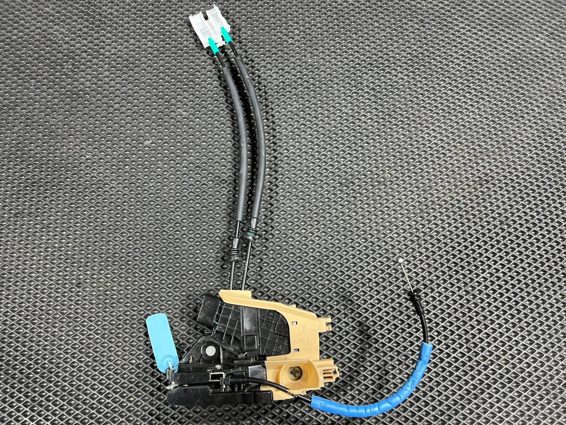 замок двери передней левой Genesis G70 2019 OEM 81310-G9010