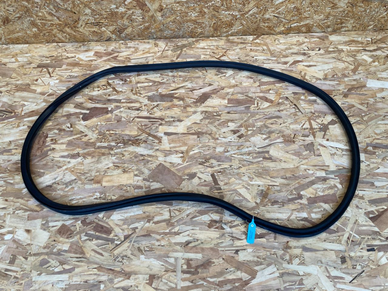 уплотнитель двери Volkswagen Taos 1 поколение 2021, 1.5 л., DNK, бензин, АКПП, внедорожник 5 дв. - фото №1