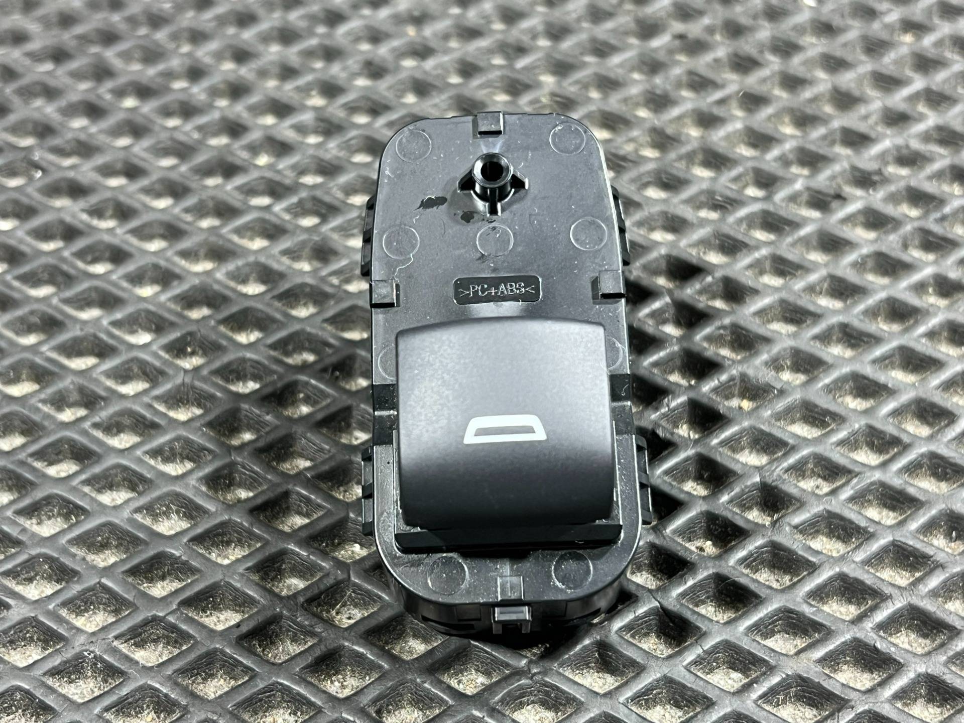 Кнопка стеклоподъемника Buick Regal 6 2024 OEM 84513466, 23308157, 84139701