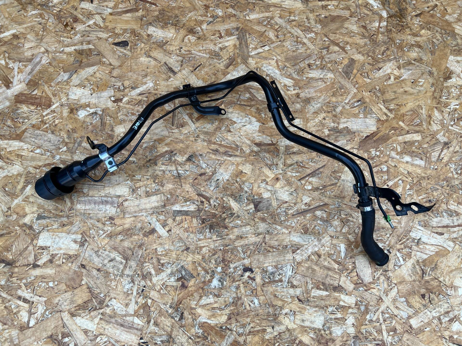 Горловина топливного бака Nissan Rogue T33 2023 OEM 172216RR0A, 172216RE0A