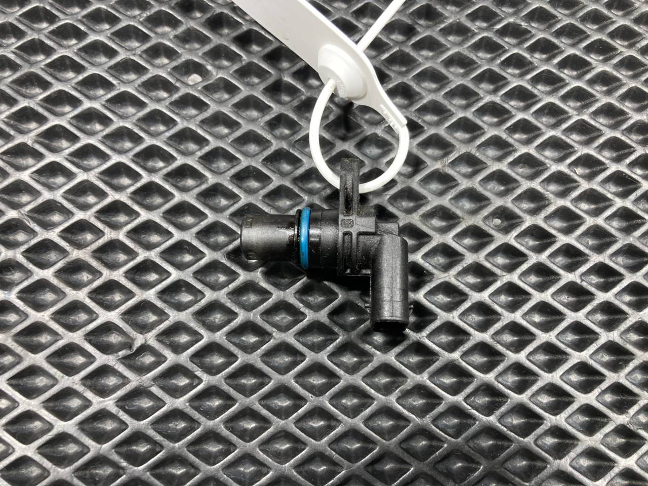 датчик распредвала Audi A8 D4/4H 2012, 4.2 л., CDRA, бензин, седан, 07L905163C, 07L905163B, 07L905163, 07L905163A, 07L905163B - фото №1