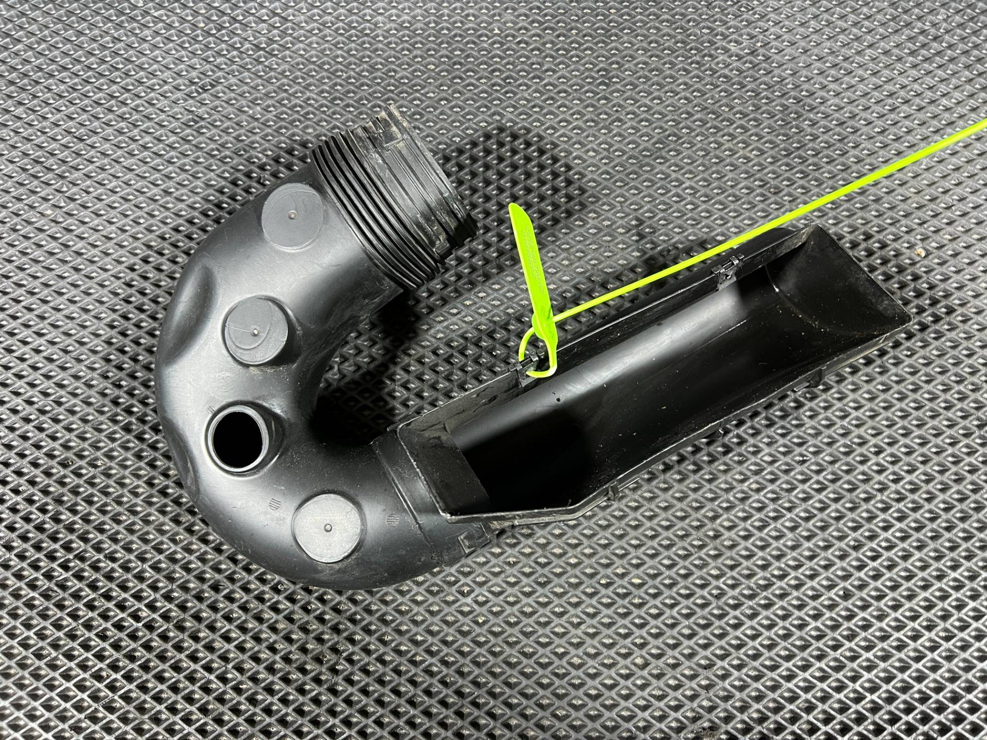 воздуховод Audi Q3 8U 2017 OEM 8U0129618F