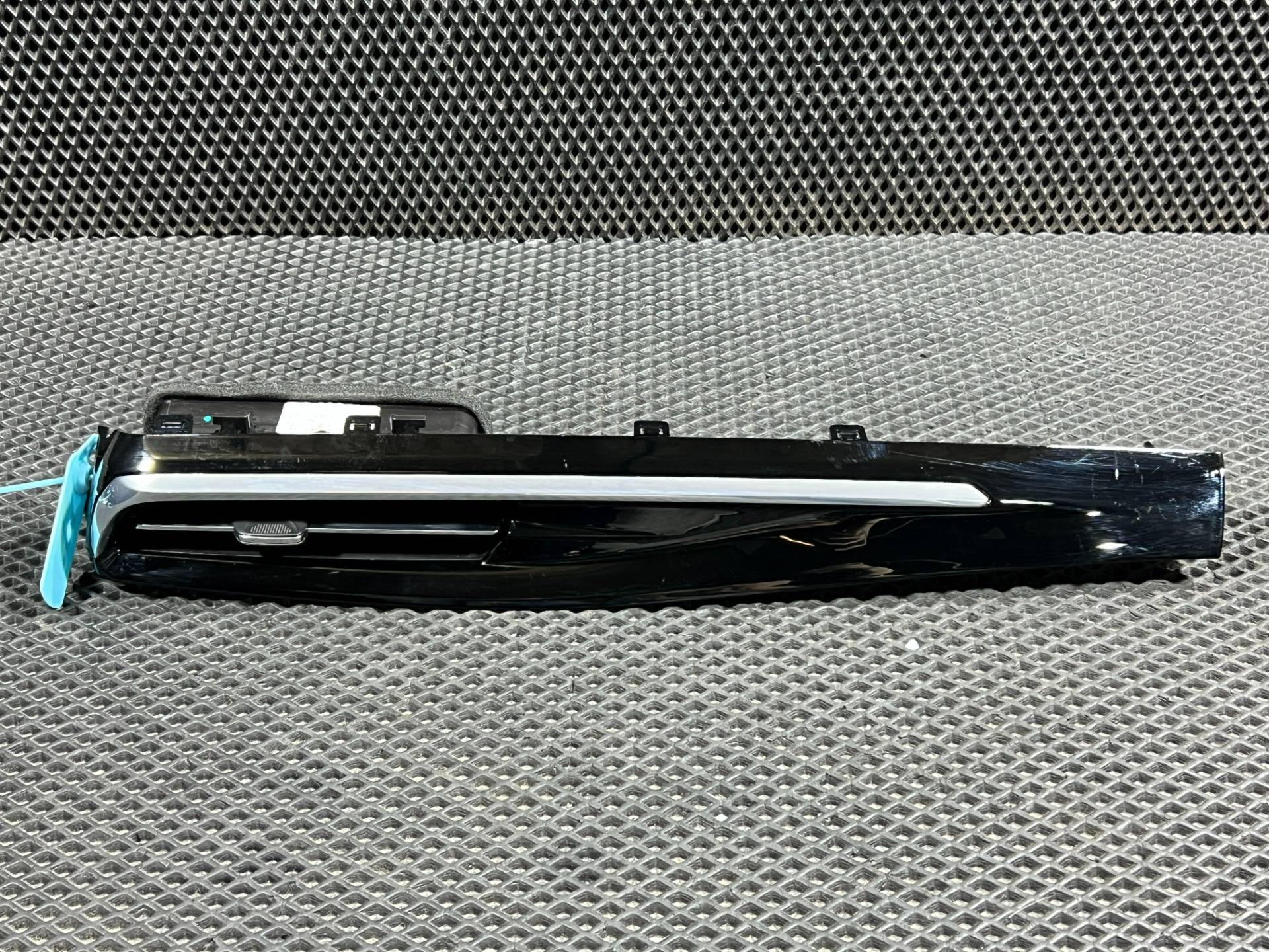 Дефлектор обдува салона Buick Envista 2024 OEM 42865547, 42841742, 42841743
