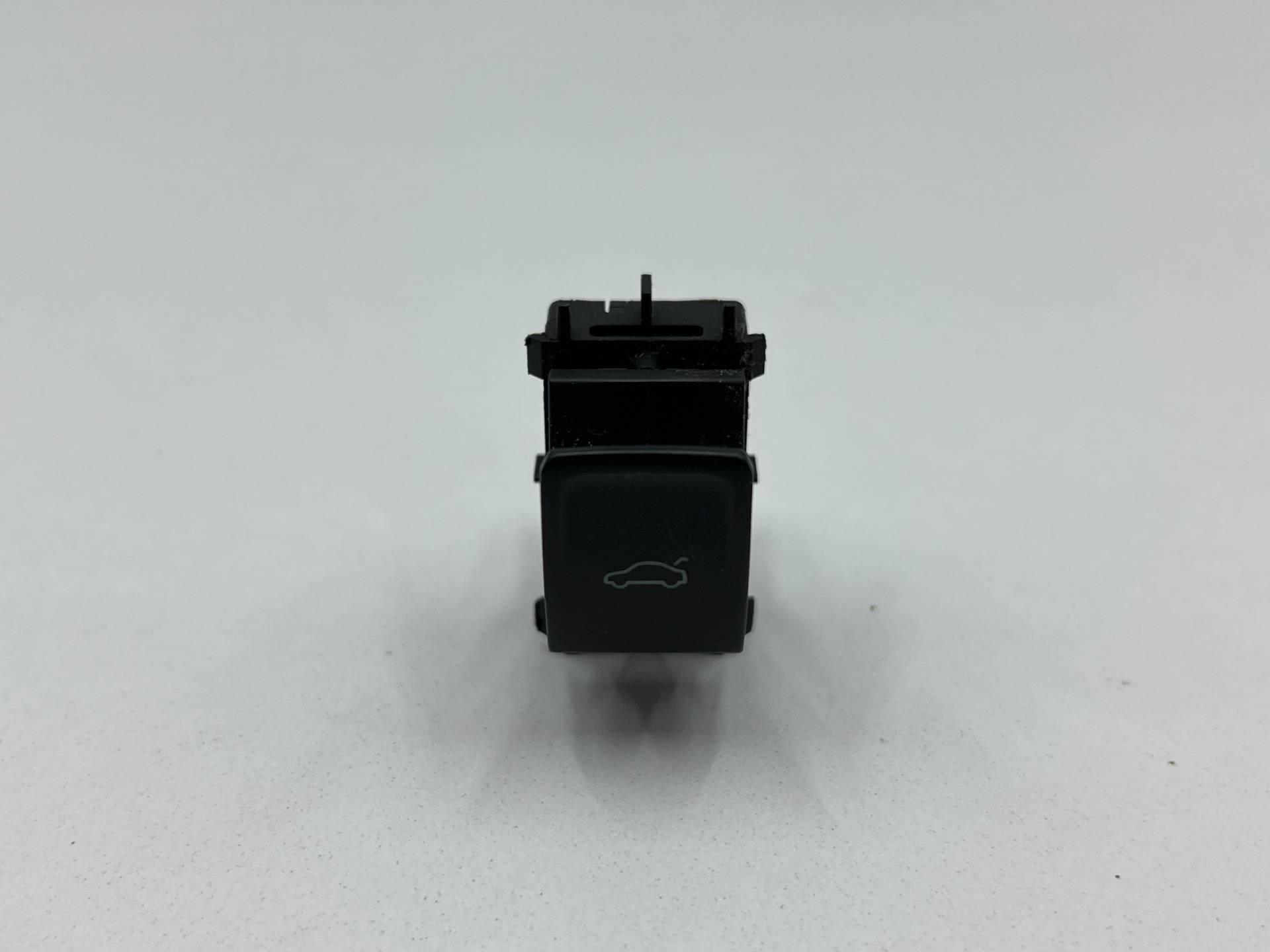Кнопка открытия багажника Volkswagen Jetta 7 2019 OEM 3G0959831