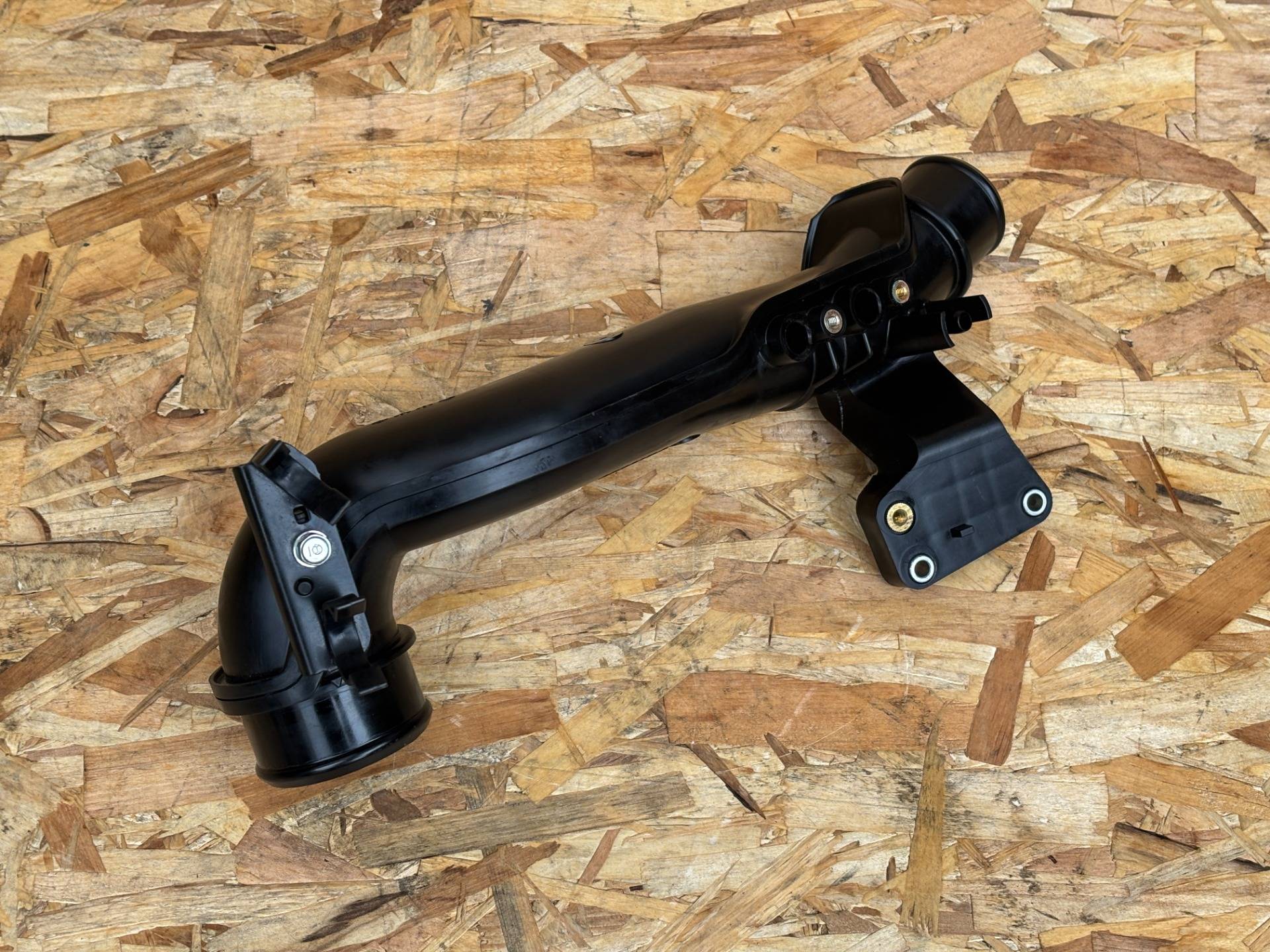 Патрубок интеркулера Honda CR-V 6 поколение 2025 OEM 17294-6A0-A01