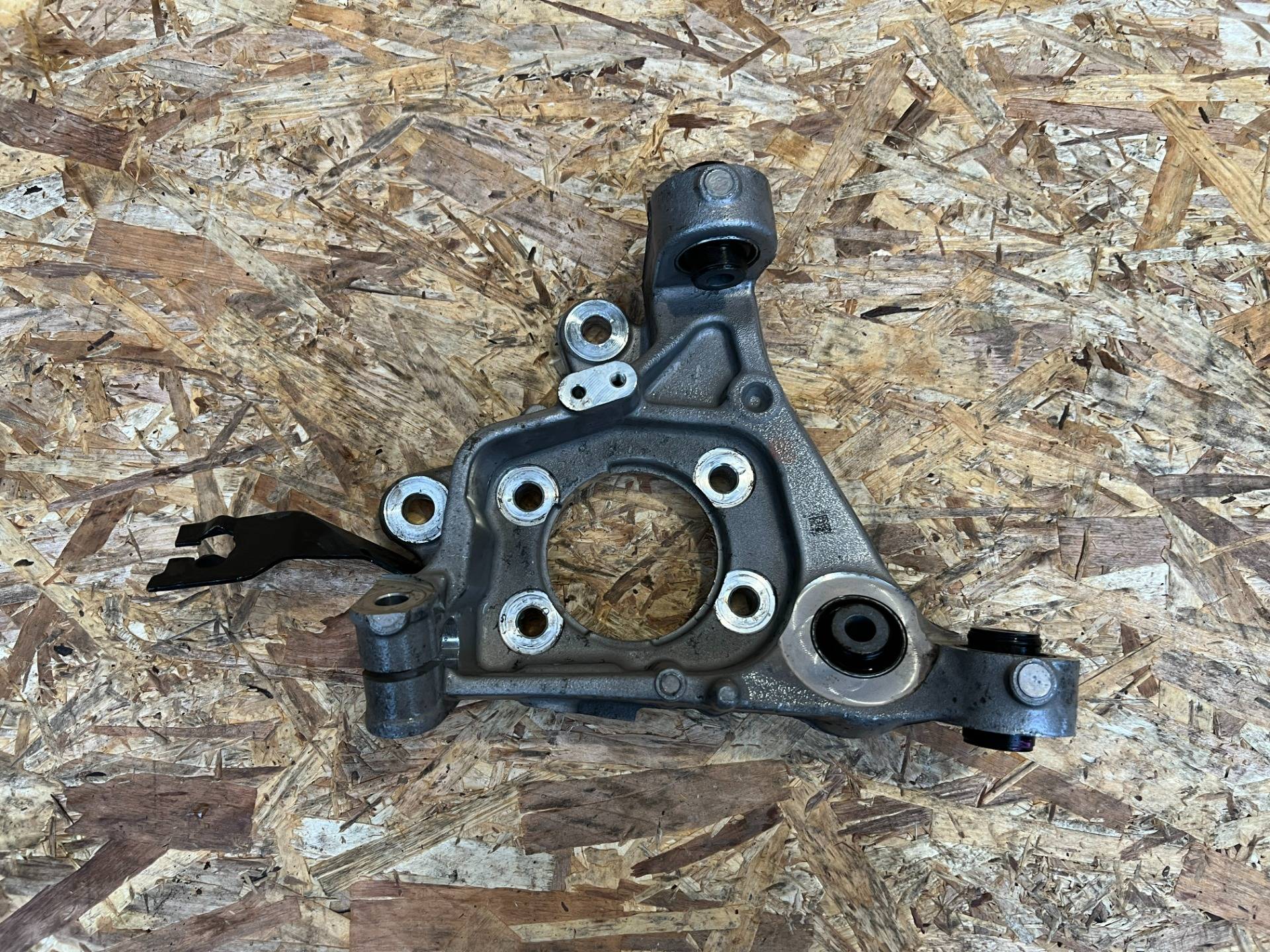 кулак задний правый Nissan Rogue T33 2022 OEM 430186RR1A