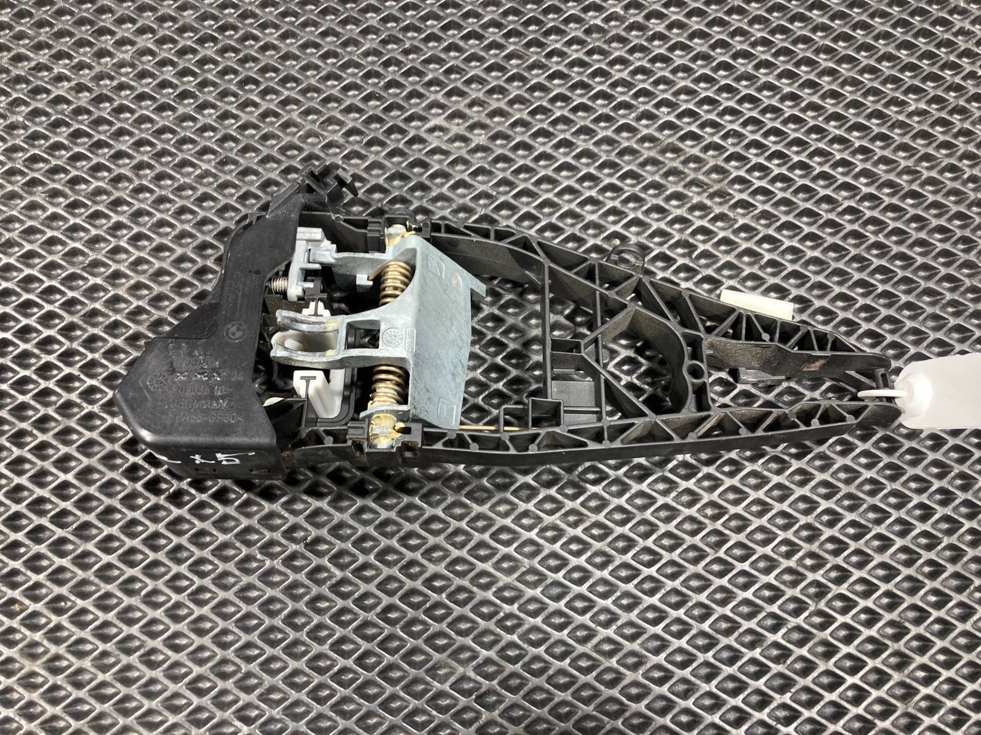 скелет ручки наружной задней правой BMW X5 F15 2018 OEM 7381874, 51227381874