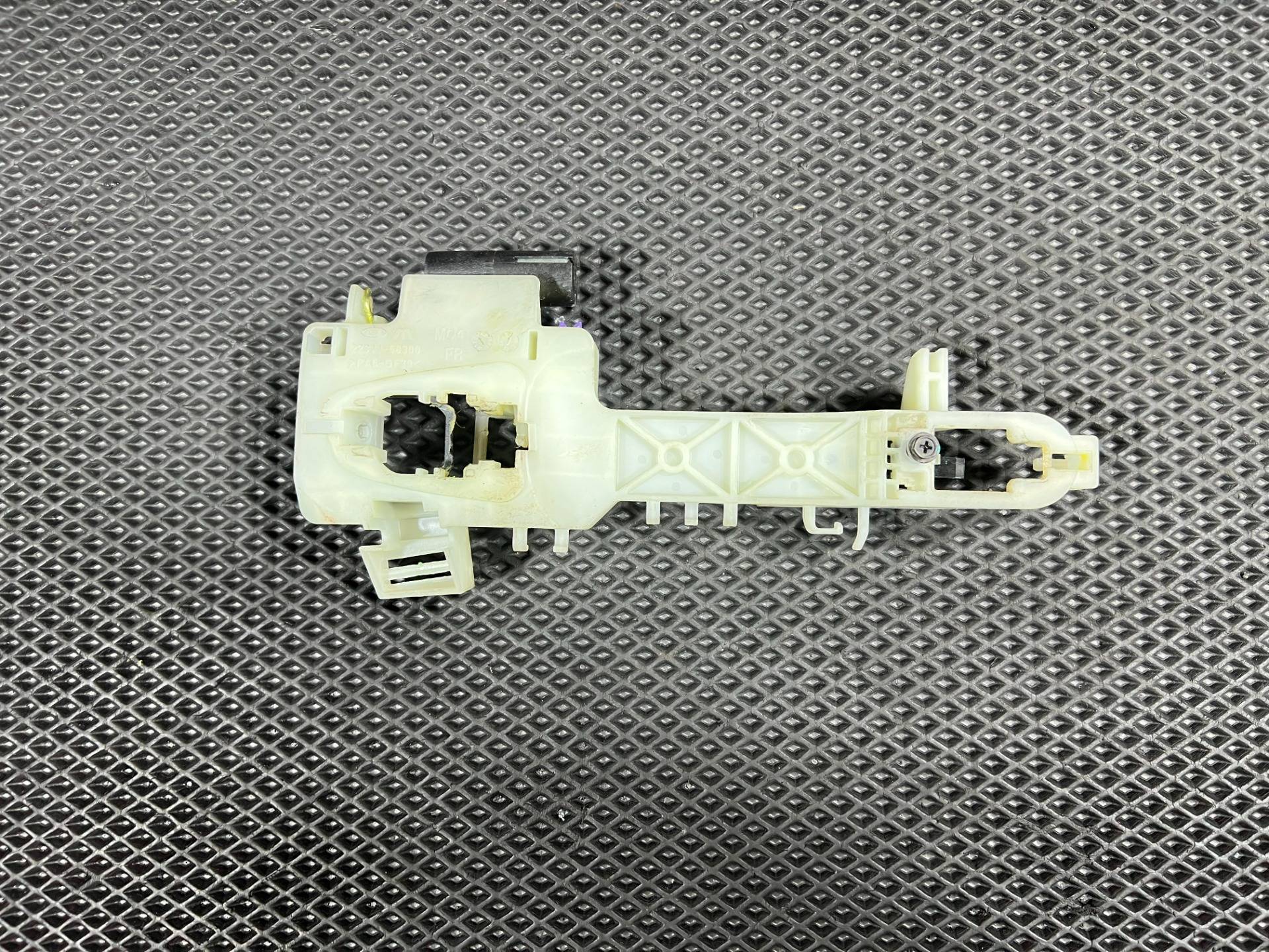 скелет ручки наружной передней правой Kia Sorento 4 2023 OEM 22311-68300, 82661P2800