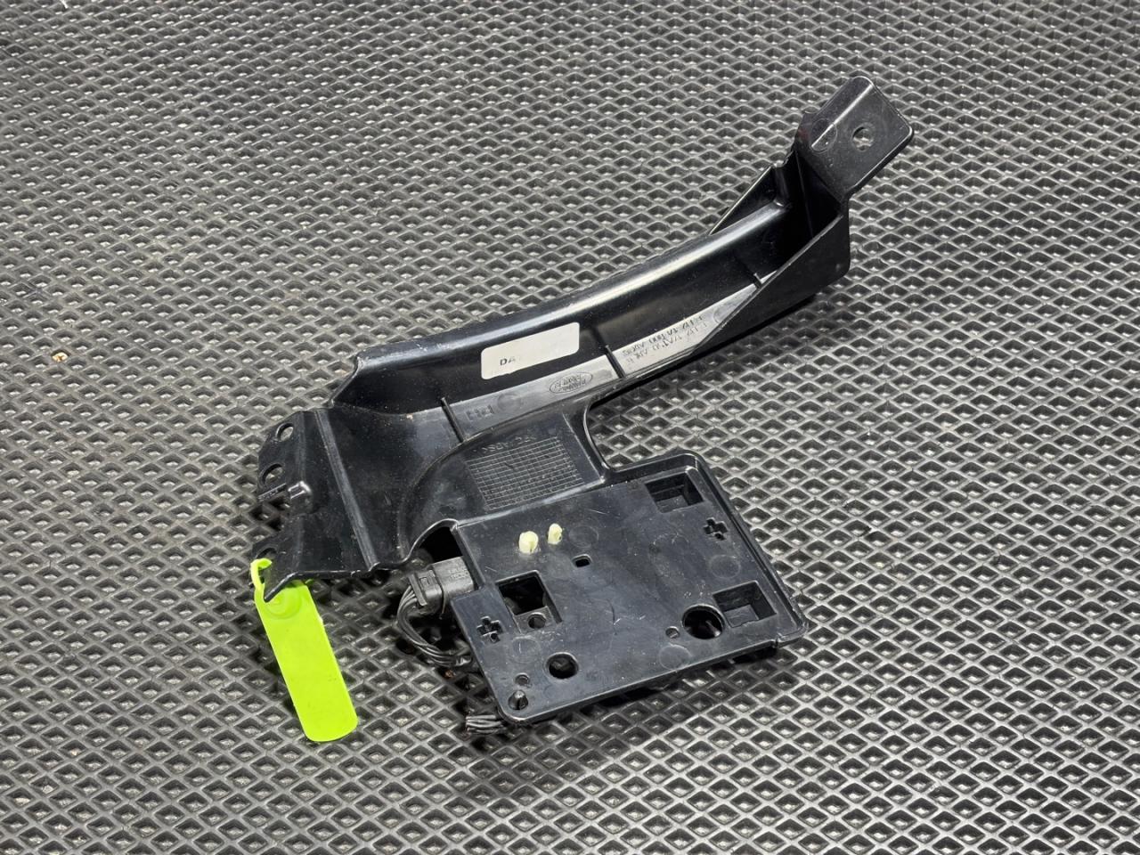 Крепление бампера заднего Land Rover Range Rover Evoque L538 2013, 2.0 л., бензин, АКПП, внедорожник 5 дв., EJ3217A150AE, EJ3217E800AC - фото №1