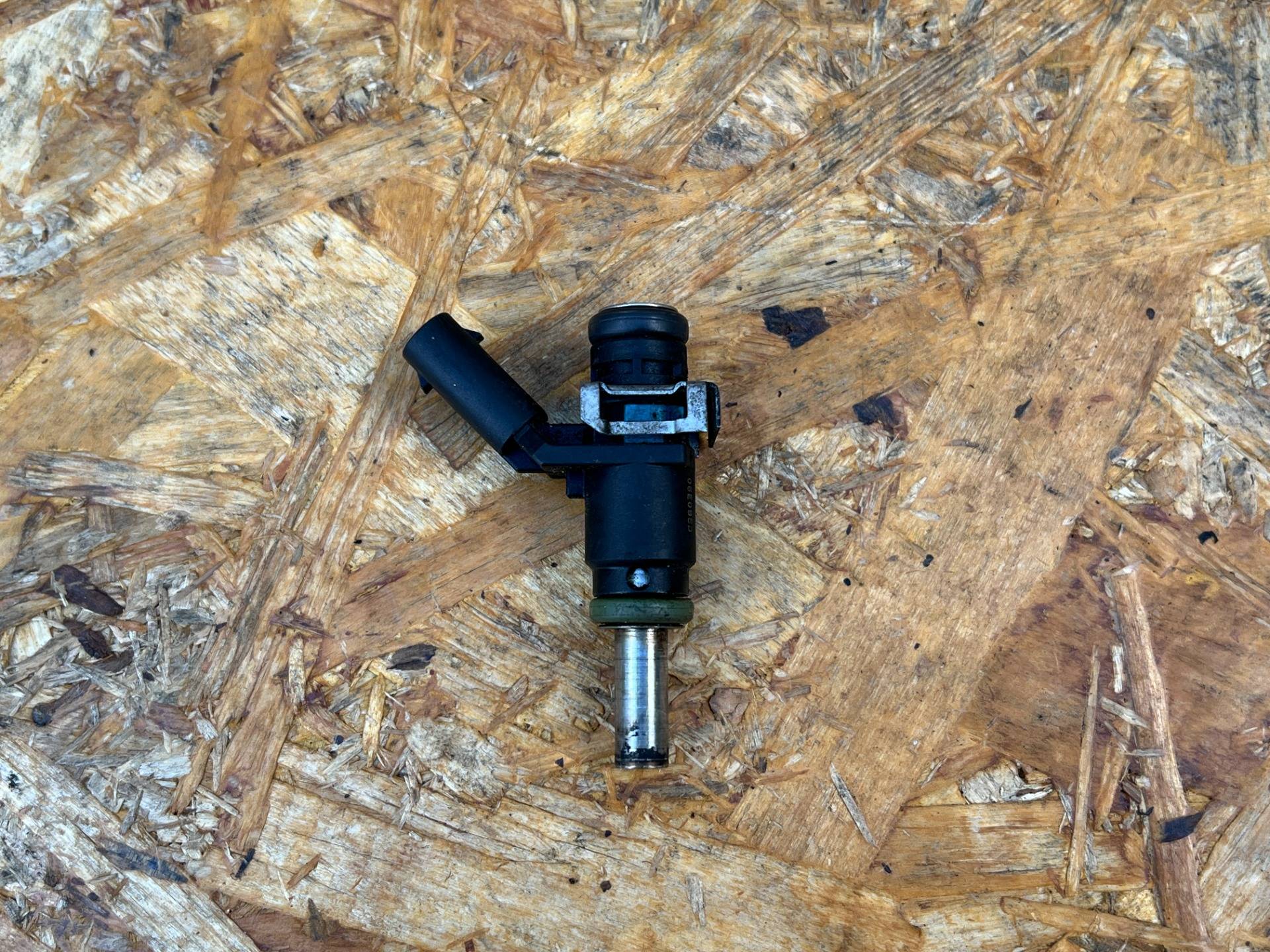 Форсунка Audi A7 4G 2016 OEM 06E906031, 06E906031A