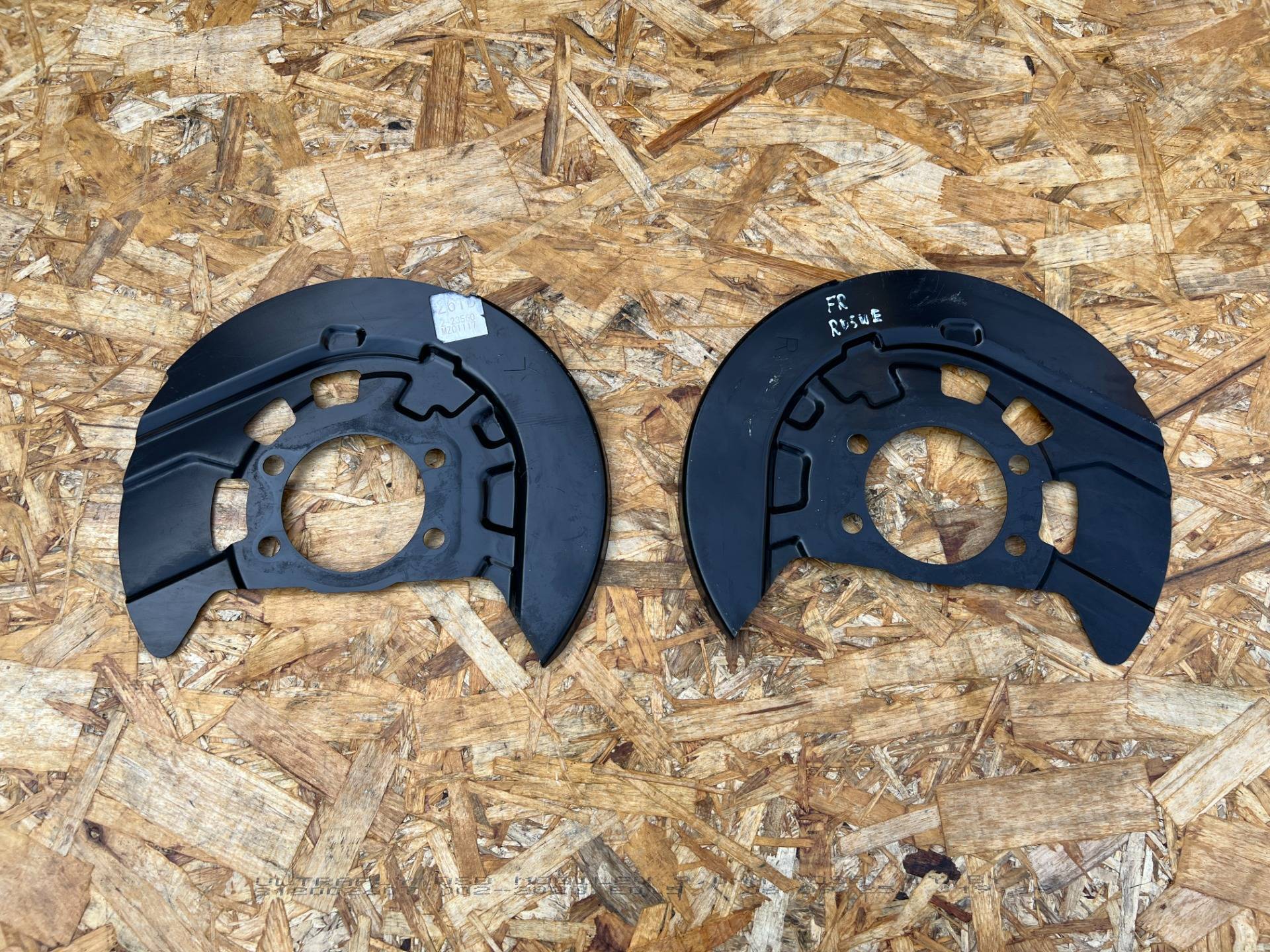 Кожух защитный тормозного диска Nissan Rogue T33 2023 OEM 411516RA0A, 411616RA0A