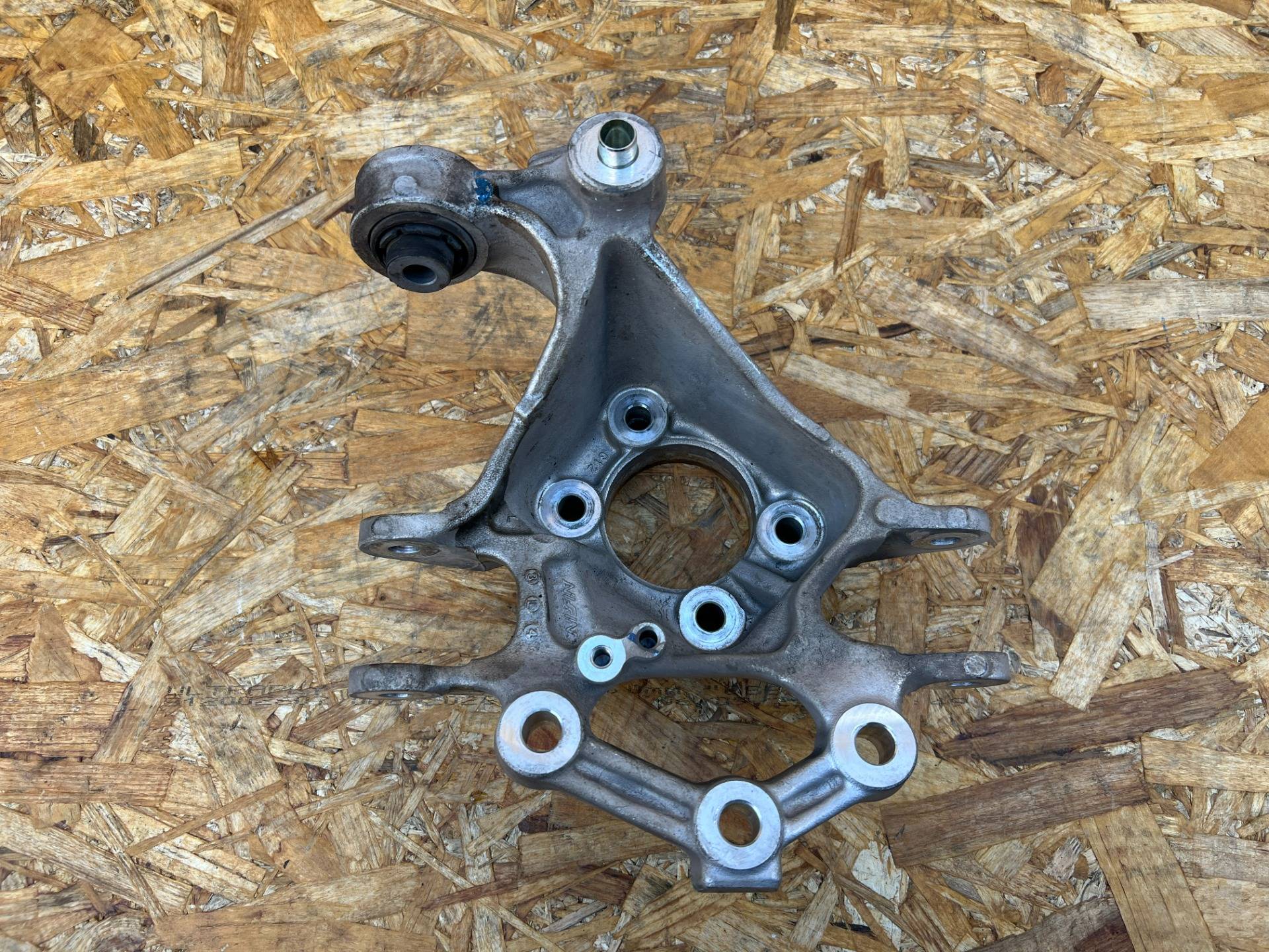 кулак задний левый Honda Civic 11 поколение 2024 OEM 52215-T20-A00