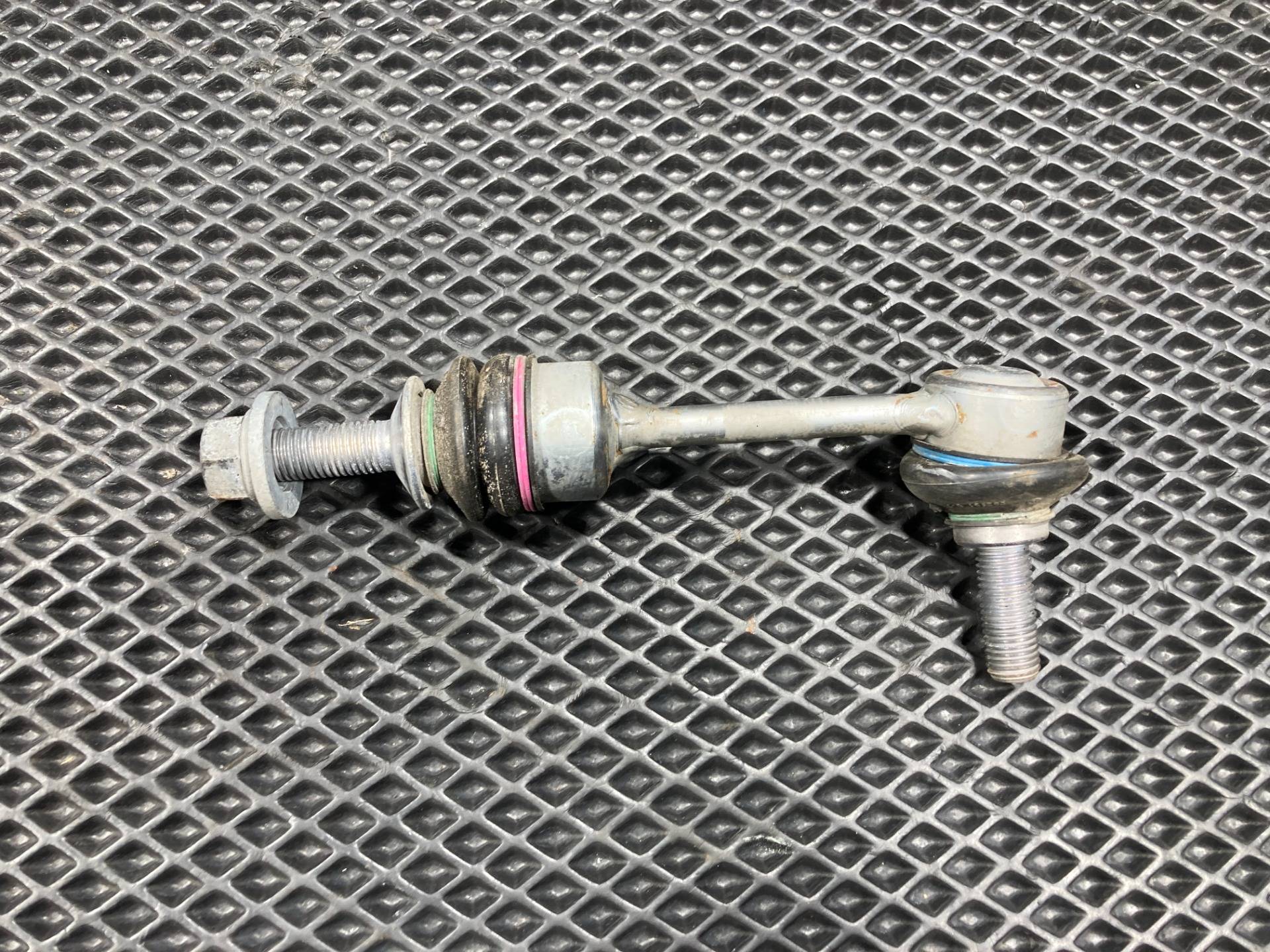 стойка стабилизатора задняя BMW X6 E71/E72 2018 OEM 6857626, 33556857626