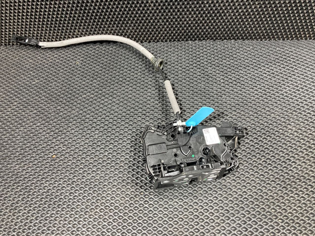 замок двери задней правой Volkswagen Taos 1 поколение 2021, 1.5 л., DNK, бензин, АКПП, внедорожник 5 дв., 2GJ839016A - фото №1