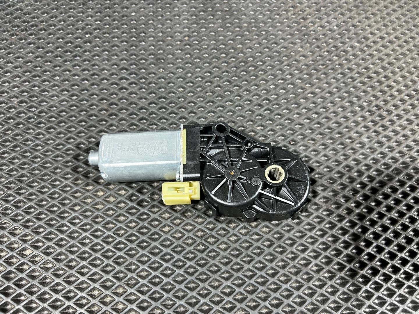 моторчик регулировки сиденья Mercedes-Benz SL R231 2016 OEM 0390203613, A2319104700