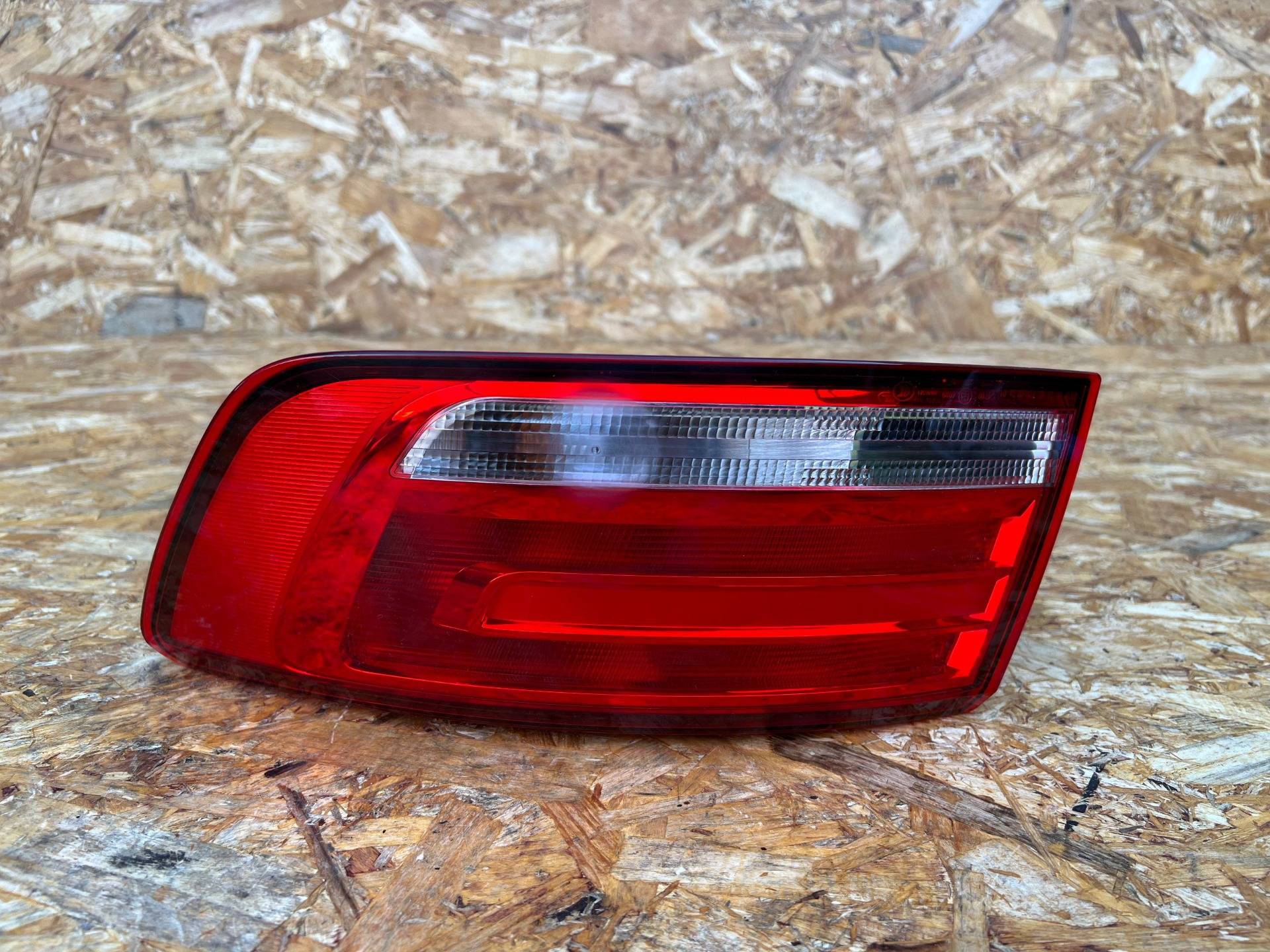 Фонарь задний правый Audi A4 B9 2016 OEM 8W5945070A