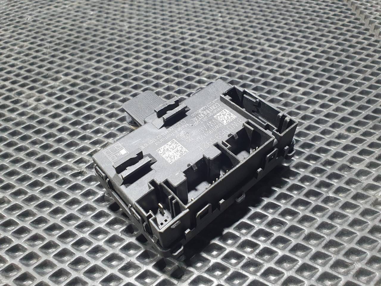 модуль управления двери Audi A4 B9 2018, 2.0 л., бензин, АКПП, седан, 8W0959592E - фото №1