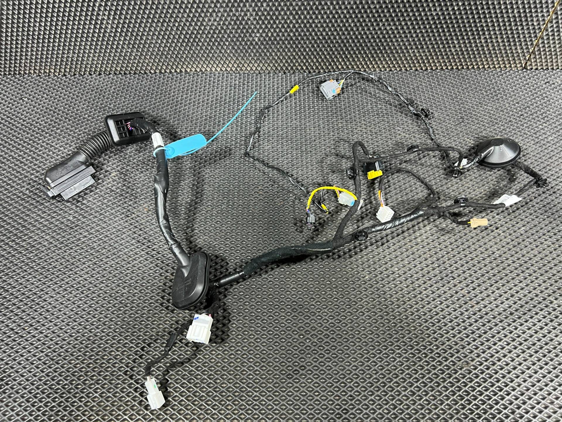 Проводка двери передней правой Hyundai Tucson 4 поколение (NX4) 2024 OEM 91610CW510, 91610CW510XB