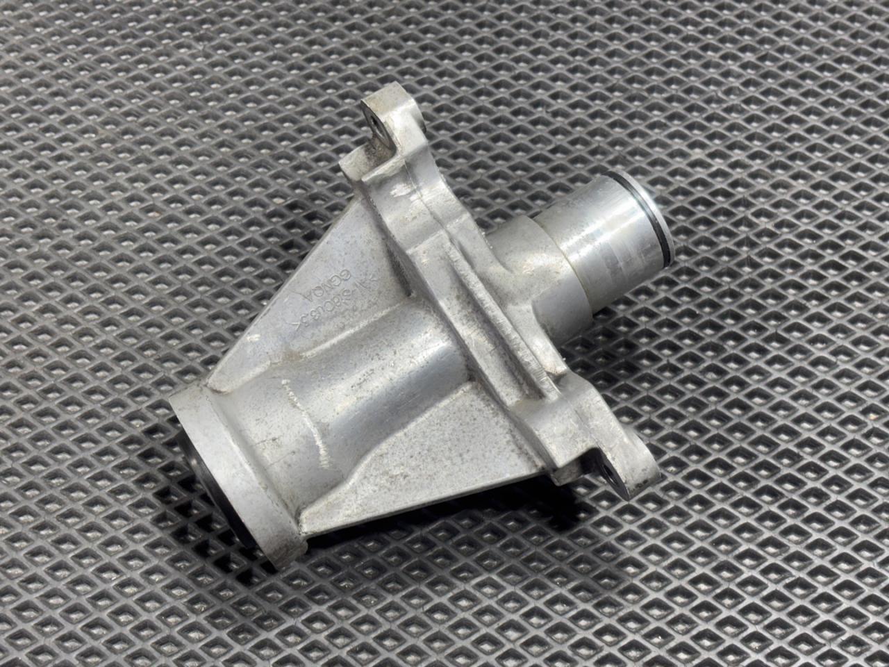 кронштейн полуоси Jaguar F-Pace 1 поколение 2018, 3.0 л., бензин, АКПП, внедорожник 5 дв., T4A29926, T4A3241, HK833A040AB - фото №1