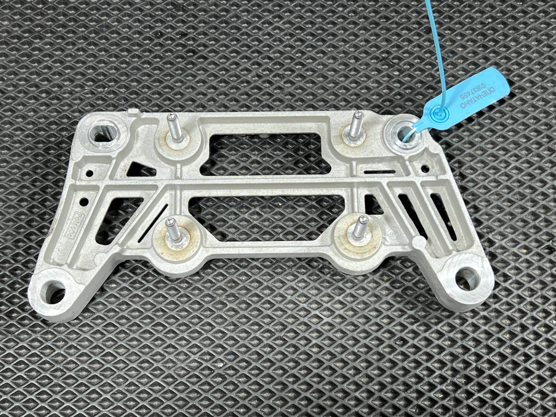 Кронштейн двигателя Ford Mustang Mach-E 2023 OEM LJ98-6A998-AD