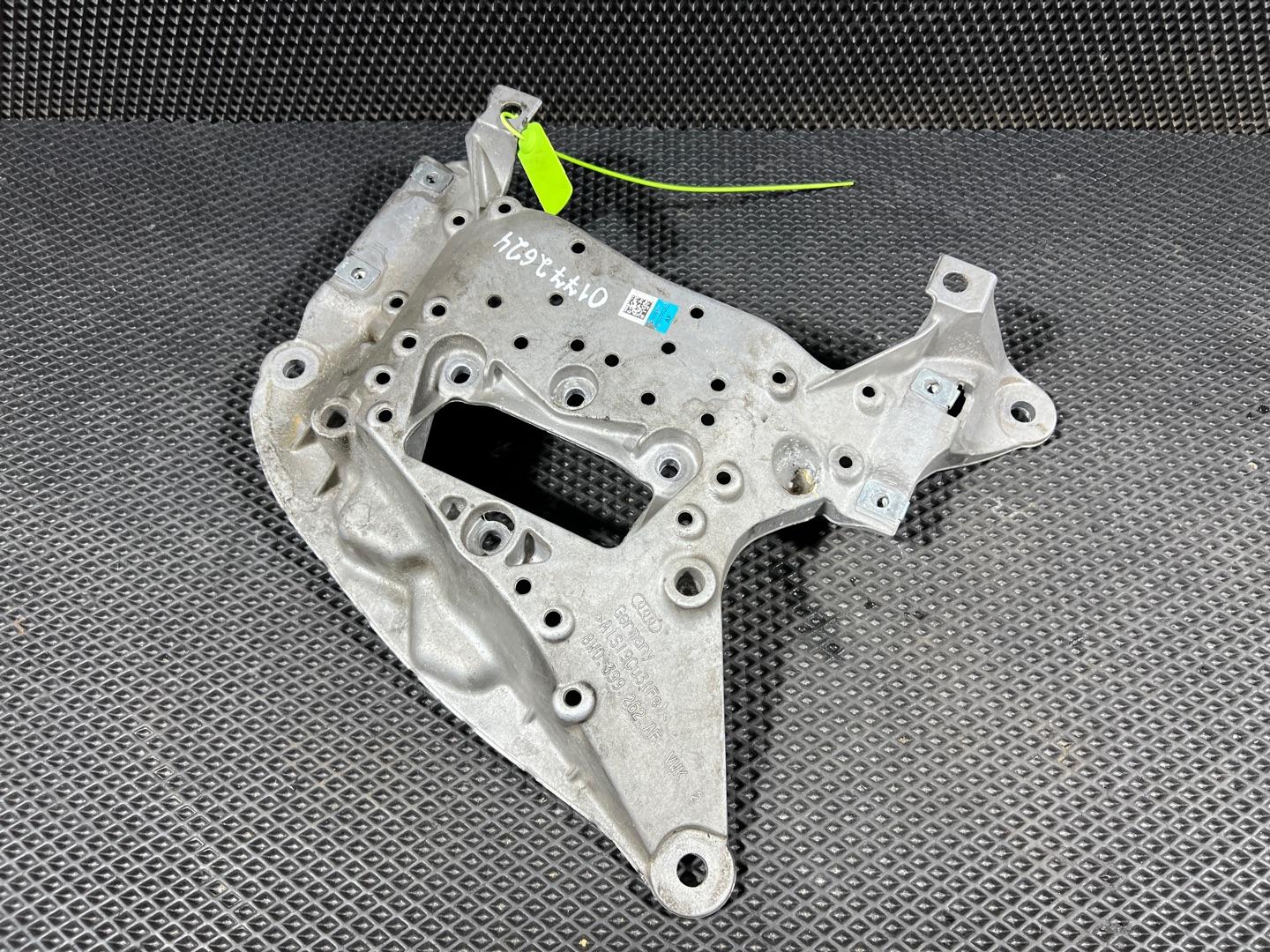 Кронштейн Кпп Audi S5 F5 2018 OEM 8W0399262AF, 8W0399262AR