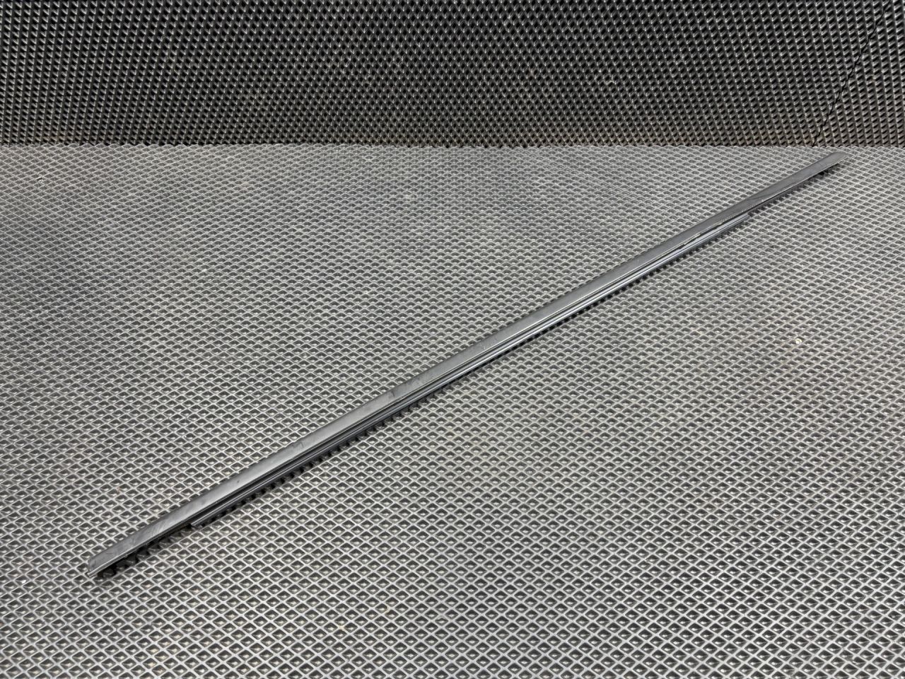 молдинг двери задней левой Kia K5 3 поколение 2020, 1.6 л., G4FP, бензин, АКПП, 83210L3000 - фото №1