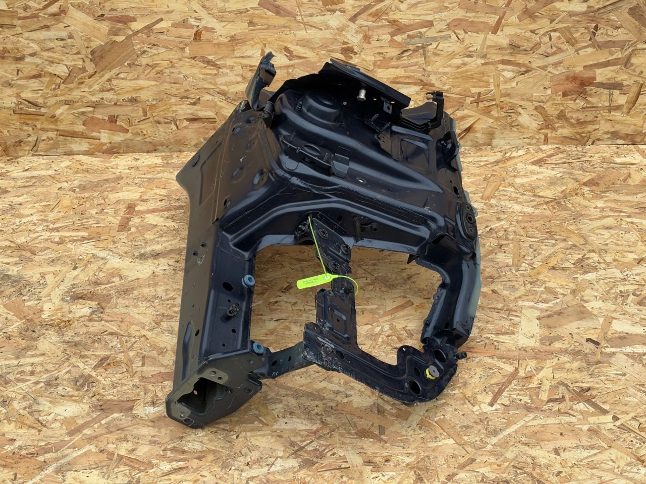 лонжерон левый Porsche Macan 1 поколение 2019, 2.0 л., бензин, АКПП, внедорожник 5 дв., 95B805529B, 95B803357 - фото №1