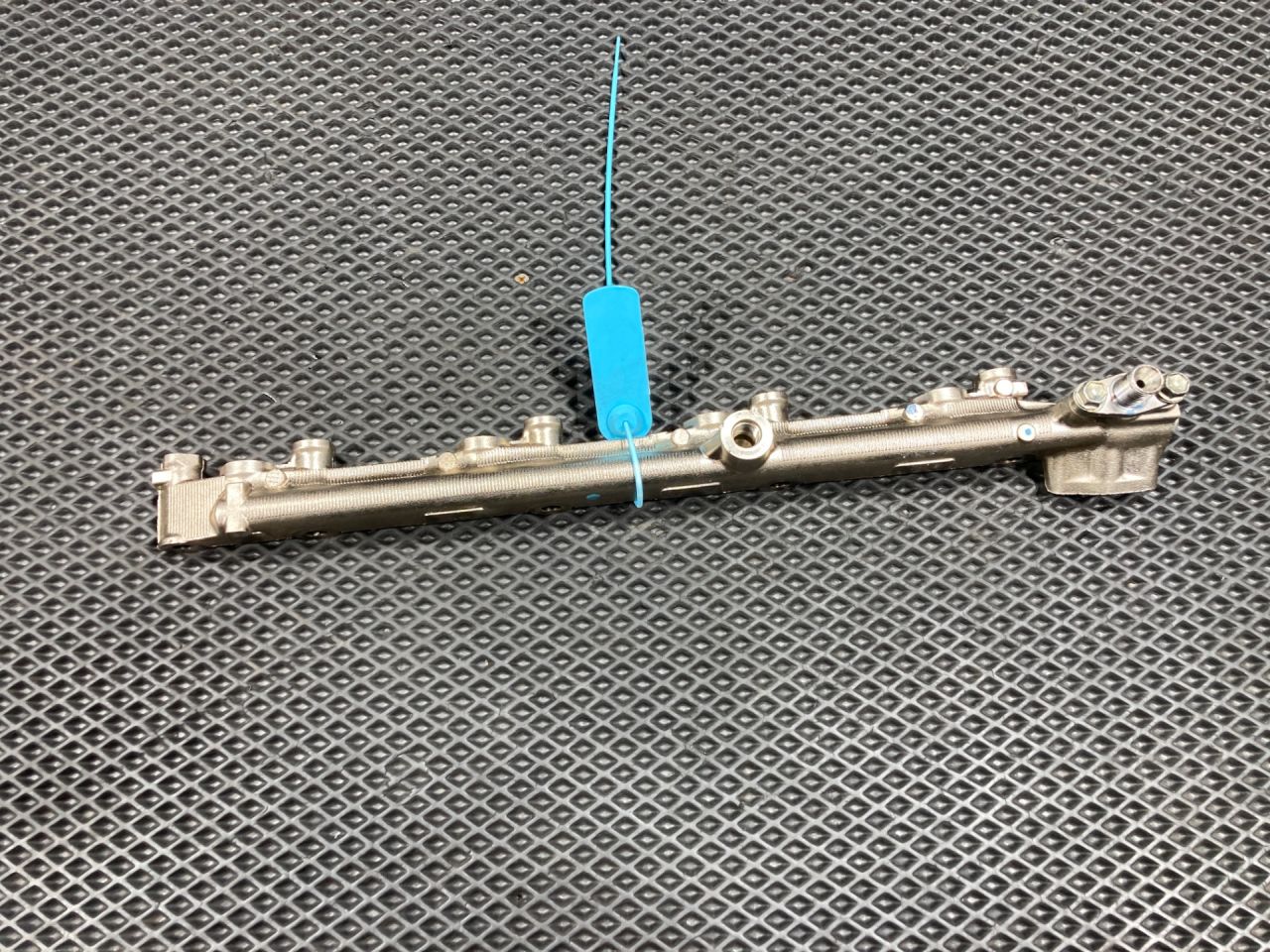 топливная рампа Lexus LS 4 поколение 2007, 4.6 л., 1UR-FSE, бензин, АКПП, седан, 2386038010 - фото №1