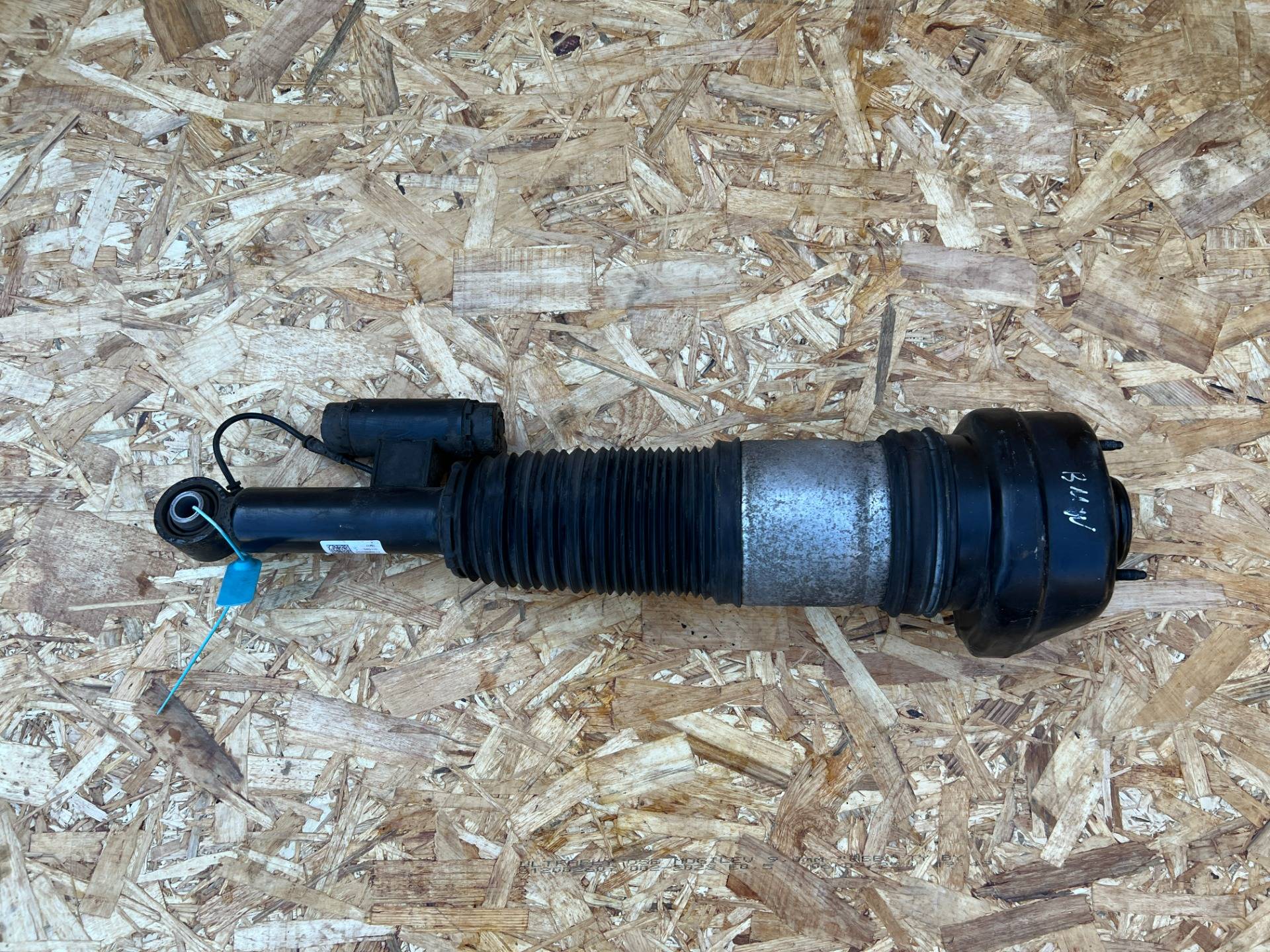 Пневмостойка задняя левая BMW 7 G11/G12 2017 OEM 37106874593, R308617171