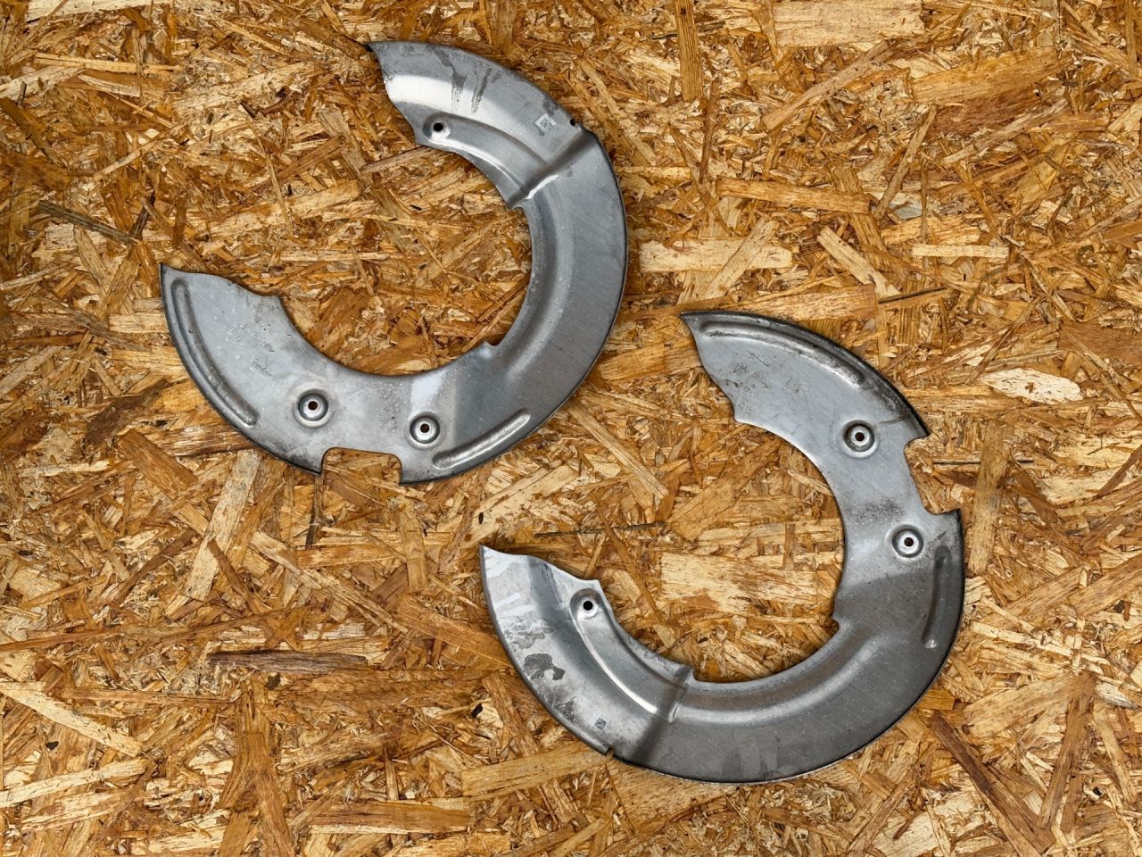 защитный кожух тормозного механизма Jaguar XF X260 260 2015, 2.0 л., бензин, АКПП, седан, GX632K005BD, GX632K004BD, T2H11209, T2H11207 - фото №1