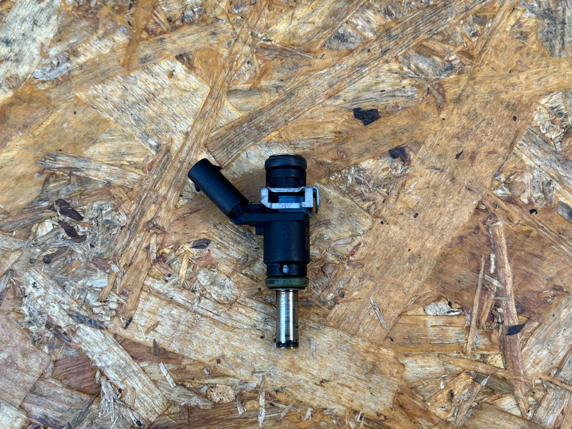Форсунка Audi A7 4G 2016 OEM 06E906031, 06E906031A