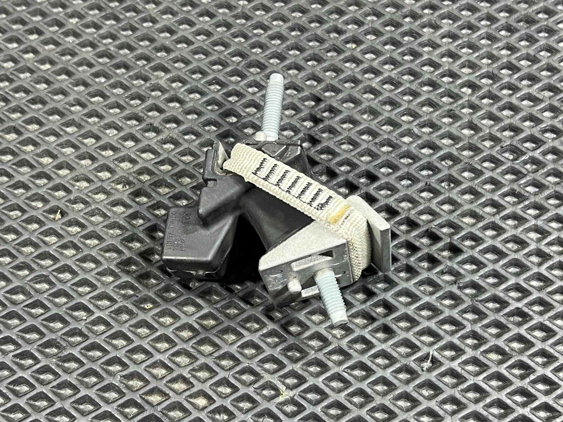 Кронштейн Кпп Genesis G70 2019 OEM 21832-J5200