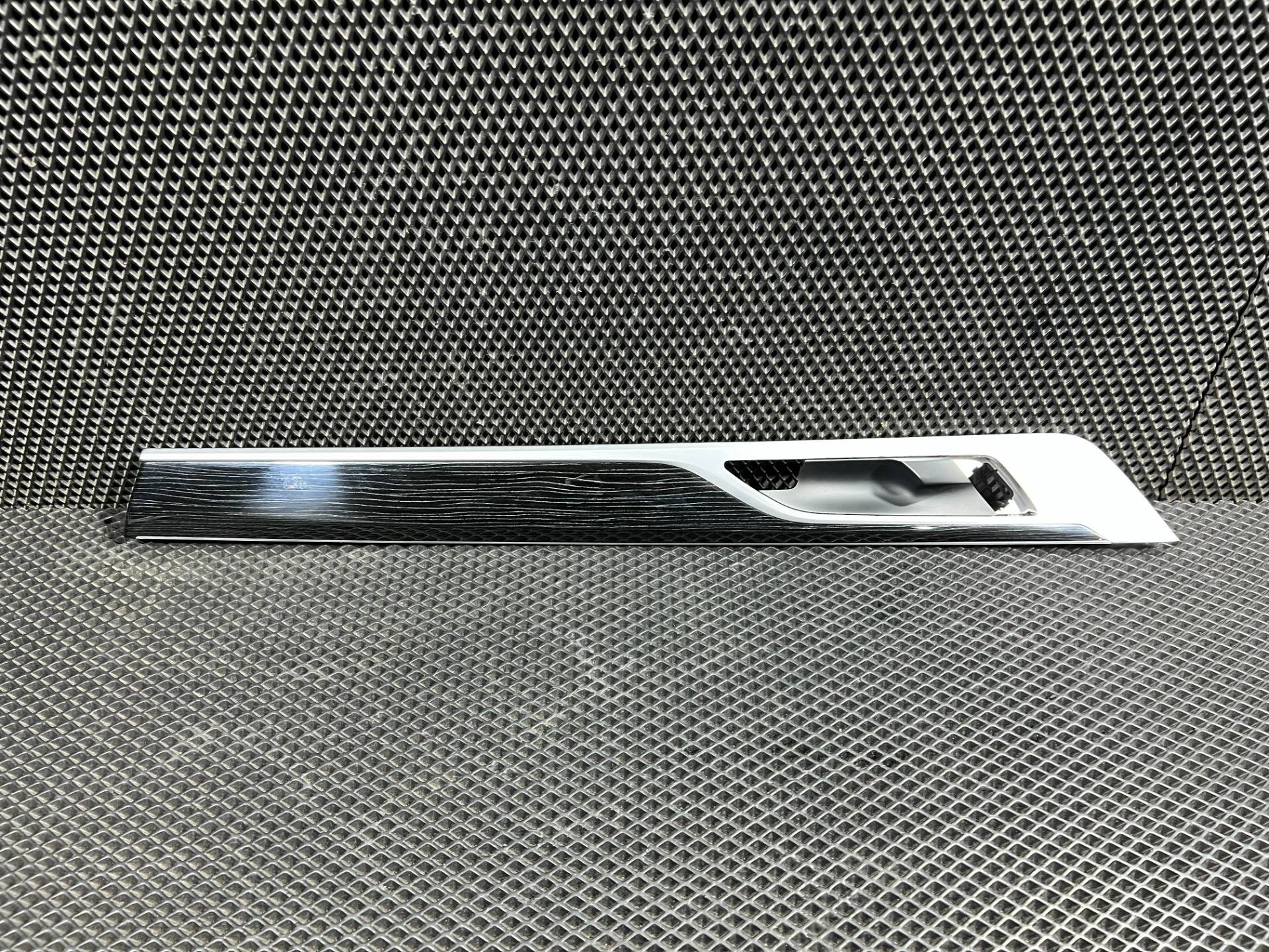 Накладка двери передней правой BMW 7 G11/G12 2017 OEM 7861832