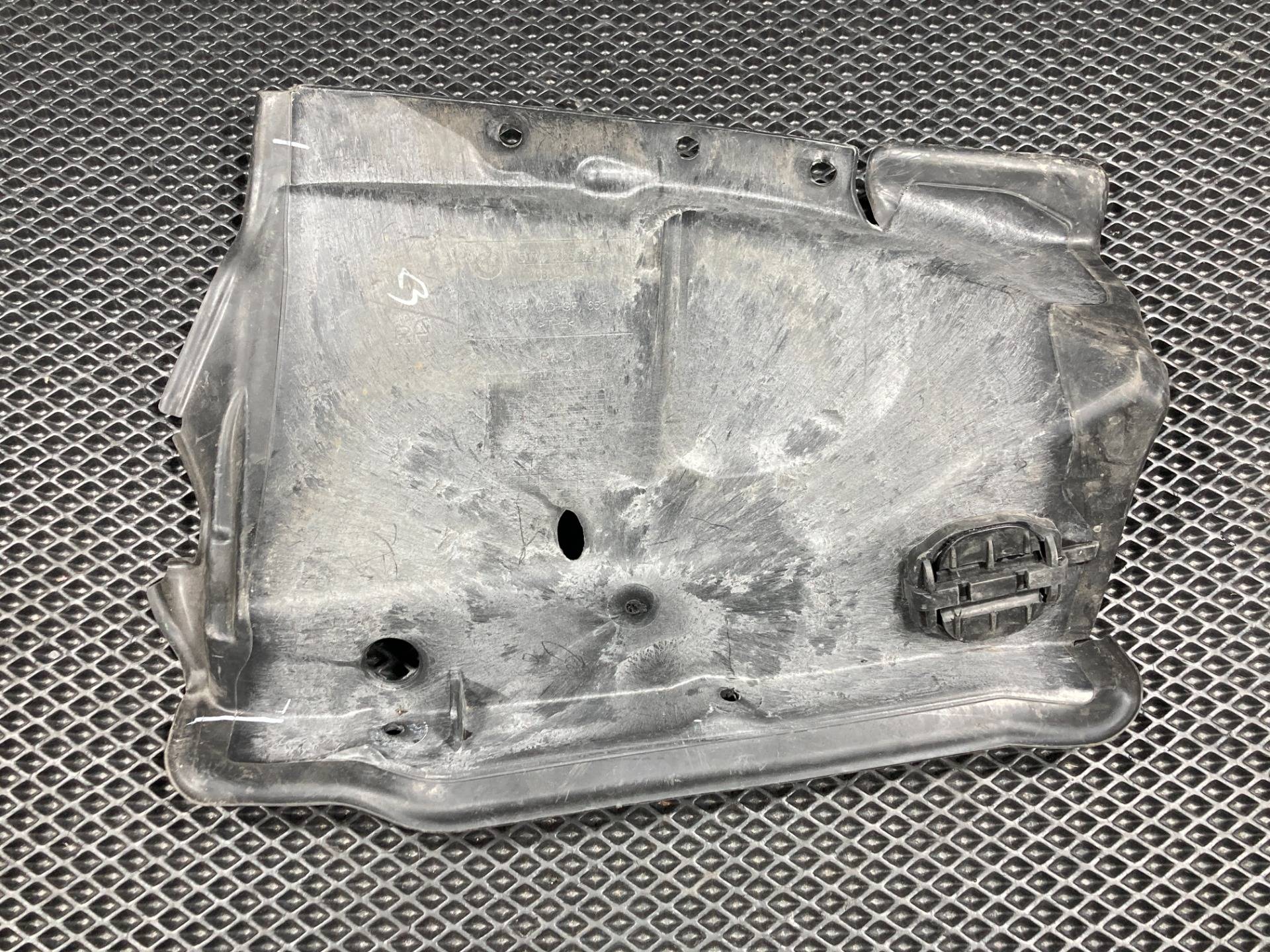 Защита арок передняя правая (подкрылок) BMW X6 E71/E72 2018 OEM 51717325402
