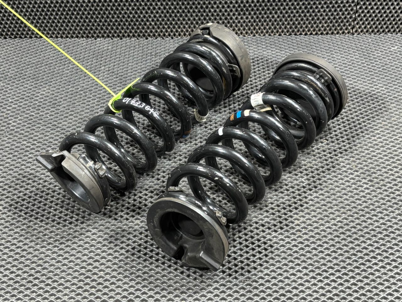 пружина задняя Jaguar F-Pace 1 поколение 2018, 3.0 л., бензин, АКПП, внедорожник 5 дв., HK835534FC, T4A13800 - фото №1