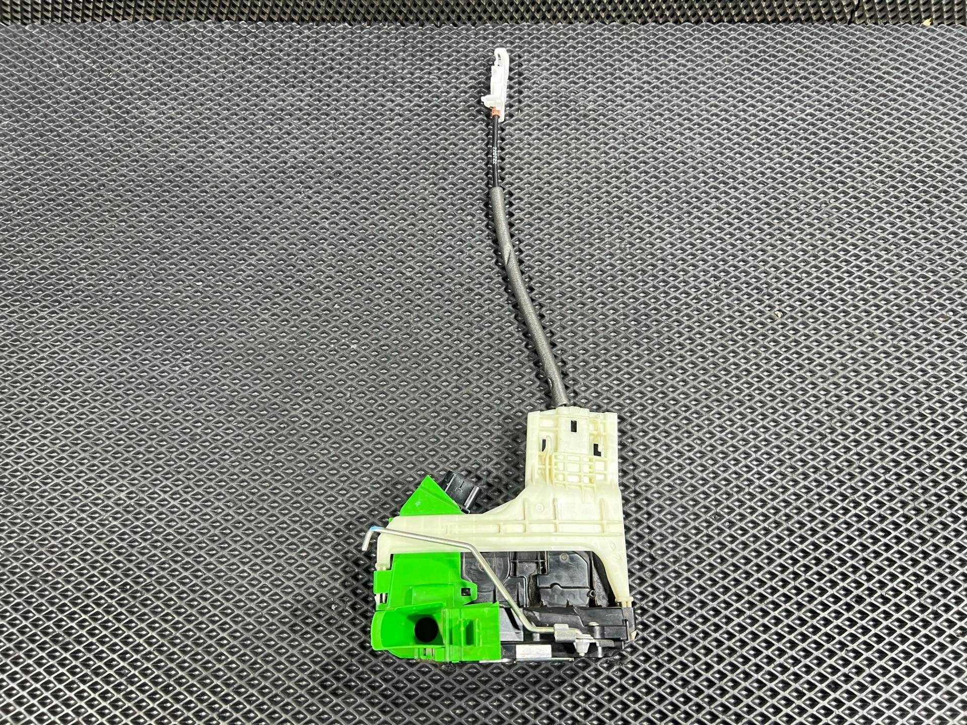 замок двери передней правой Kia Sorento 4 2023 OEM 81320-R5010