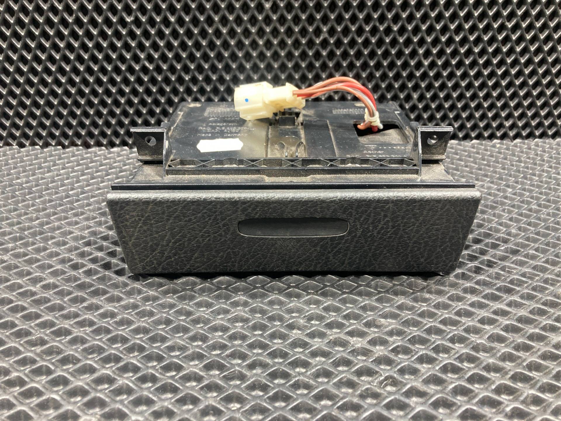 Пепельница Porsche Cayenne 957 2005 OEM 7L5858329A