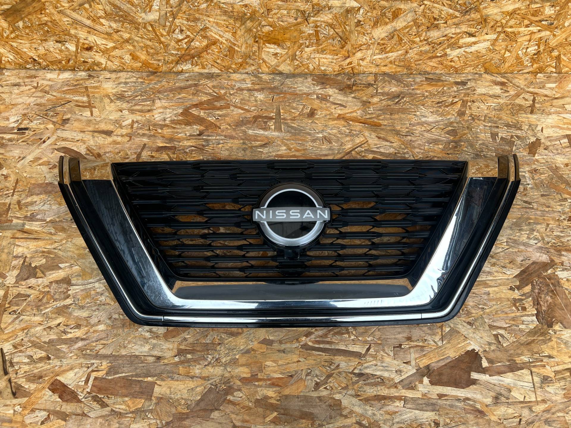 Заглушка (решетка) в бампер Nissan Rogue T33 2022 OEM 623106RR0A