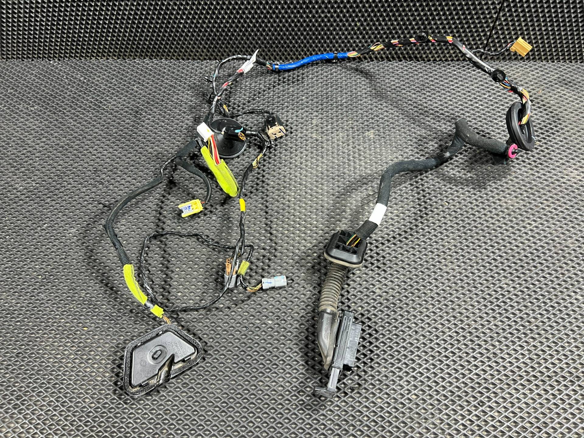 Проводка двери передней правой Kia Sorento 4 2023 OEM 91610R5030
