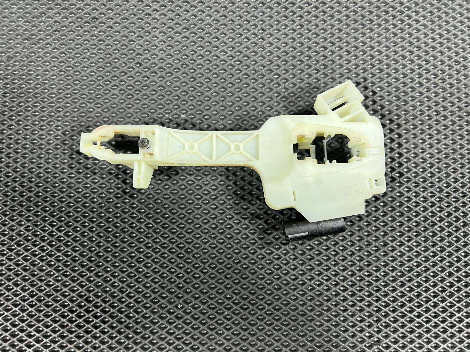 скелет ручки наружной задней правой Kia Niro 2 2023 OEM 24311-68300, 83661S9000