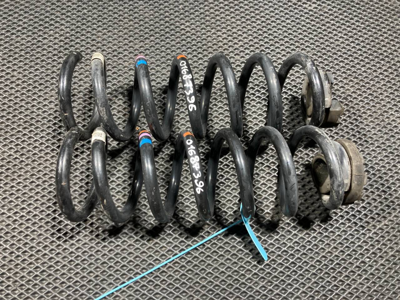 пружина задняя Jaguar XE 1 поколение X760 2016, 2.0 л., бензин, АКПП, седан, GX735534CB, T4N3684 - фото №1