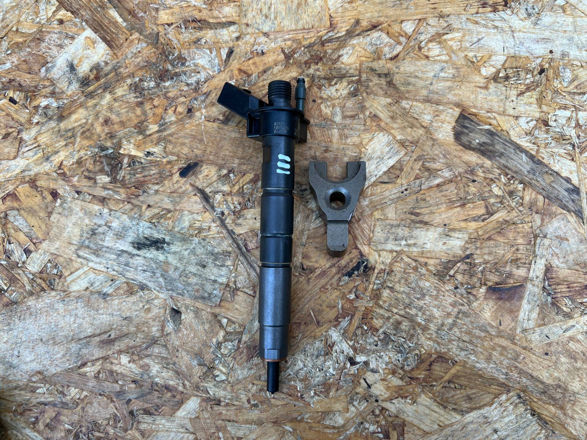 Форсунка BMW X6 G06 2017 OEM 0445118, 13538571563, 8571565