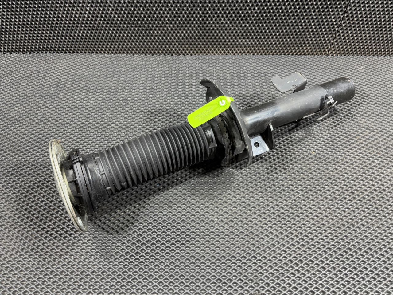 амортизатор передний правый Land Rover Range Rover Evoque L538 2013, 2.0 л., бензин, АКПП, внедорожник 5 дв., BJ32-18045-AD, LR024442 - фото №1