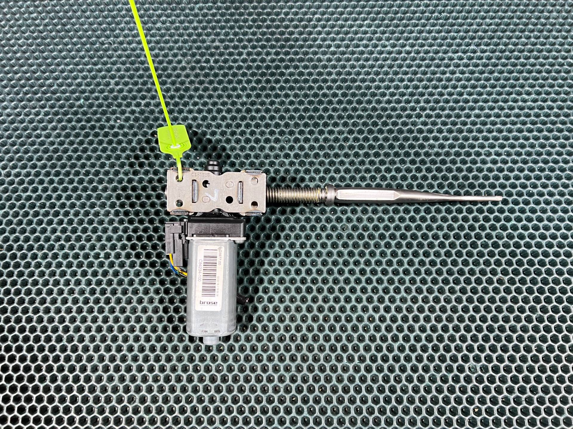 моторчик регулировки сиденья Land Rover Range Rover Velar 2020 OEM C84234-100